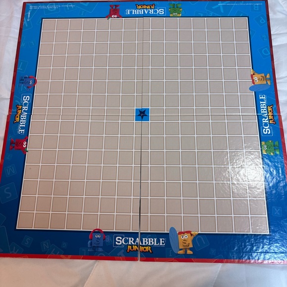 Hasbro SCRABBLE Junior Crossword Board Game 4 Tokens My First Scrabble Game 5+ - Picture 4 of 4